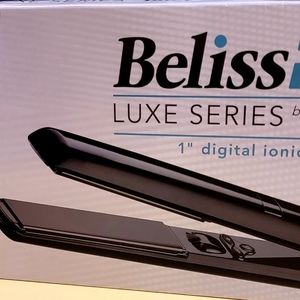 Brand new Babyliss 1" flat iron.